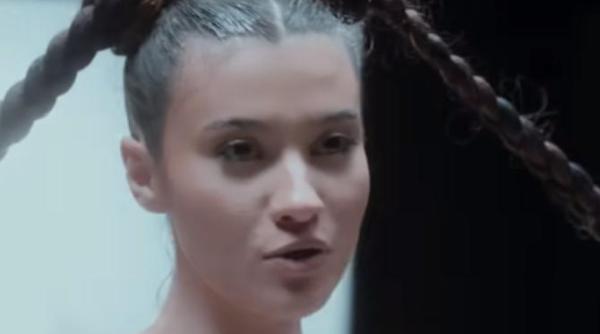 erika isac cand a auzit intrebarea jurnalistului dc news as fi vrut sa se auda la microfon ce ai zis