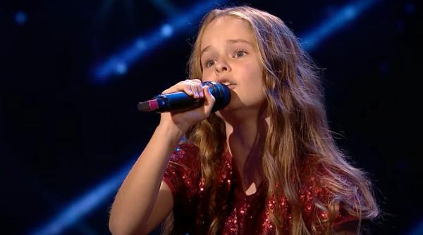 cine e rebeca rizea fetita cu timbrul regretatei madalina manole care i a lasat masca pe juratii de la romanii au talent