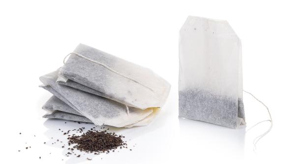 cum sa ti ascunzi firele albe cu ceai negru isi face treaba ca si o vopsea profesionala