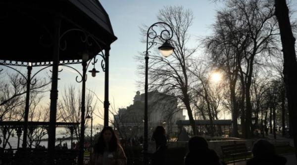 povestea casei cu lei din constanta imi placea sa ma duc la constanta toamna tarziu spre sfarsitul lui octombrie