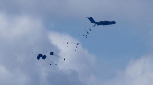 cinci tari au parasutat ajutoare in gaza onu avertisment asupra unei foamete generalizate aproape inevitabile sunt insuficiente