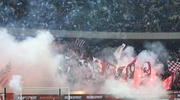 ambuscada din partea celor in uniforme la meciul dintre rapid si fcsb pe arena nationala