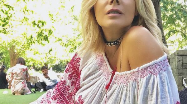 dana savuica secretele tineretii cum isi ingrijeste pielea la 54 de ani isi pune amprenta pe fata noastra