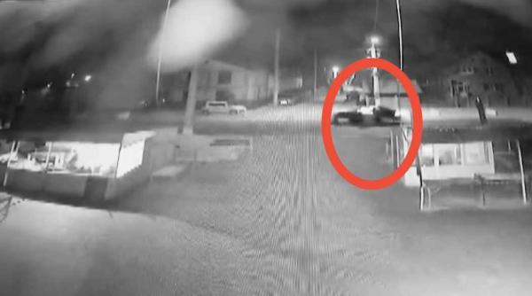 politist din arges tarat pe sosea cu masina de un sofer pe care incerca sa l testeze de droguri video in articol