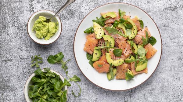 salata cu peste si avocado reteta rapida si gustoasa o vei repeta