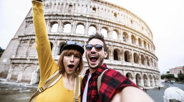 ce se poate ascunde in spatele unui selfie conf univ dr simona trifu ma ingrijoreaza si ma intristeaza traiesc doar 70prc video