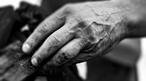 a murit la 102 ani veteranul de razboi ioan loghin eroul cu corpul plin de schije au mai ramas sub 800 de veterani in toata tara foto