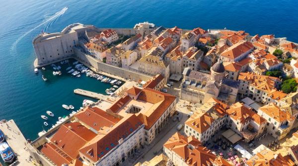 dubrovnik ramane fara localnici nu mai au loc de tursti imposibil sa traiesti aici orasul a inceput sa cumpere apartamente