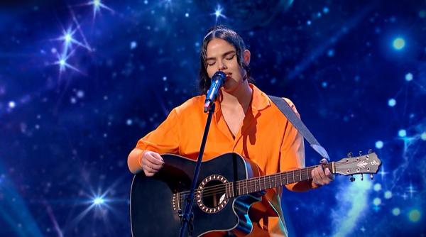 iulia vilceanu a primit golden buzz la romanii au talent andra ai facut oamenii din sala sa planga ne ai ridicat in picioare