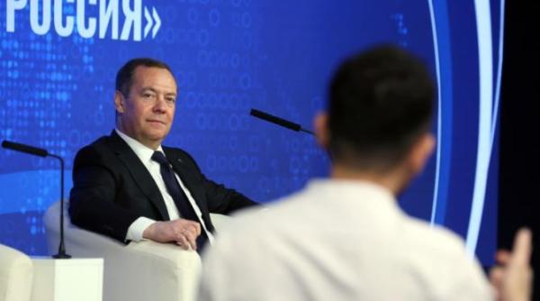 medvedev il felicita pe putin pentru o victorie stralucitoare