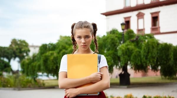 eleva din germania scoasa cu forta din scoala pentru ca sustine afd si isi descrie tara ca patrie foto