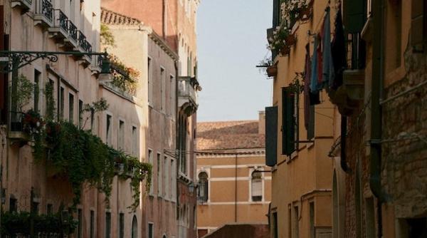 britanicii se muta in italia este de departe cel mai ieftin loc in care sa locuiesti pe termen lung