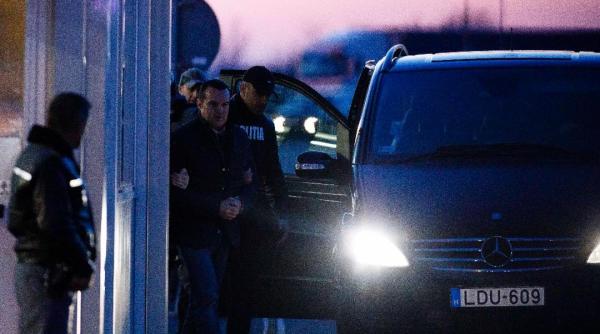 de ce chereches a fost adus in tara cu duba si nu cu avionul elena cristian ar trebui sa plateasca toata aceasta desfasurare de forte chirieac n a nimerit unde trebuie