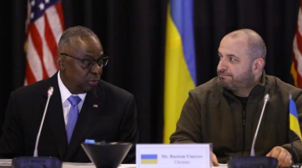 statele unite nu vor lasa ucraina sa esueze asigura secretarul lloyd austin fond nou de 5 miliarde de euro foto