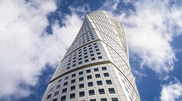 zgarie nori de 2 km unde se construieste cladirea mamut cea mai inalta din lume