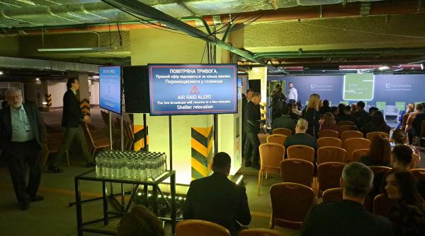 iulian chifu fost consilier prezidential surprins de un bombardament al rusilor in kiev video in articol