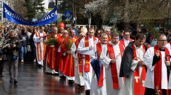 arhiepiscopia romano catolica de bucuresti organizeaza procesiunea de florii pe strazile capitalei