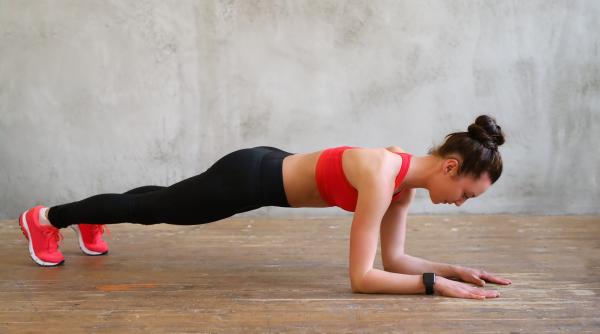 exercitiul ideal pentru un abdomen plat care este mai eficient decat plansa