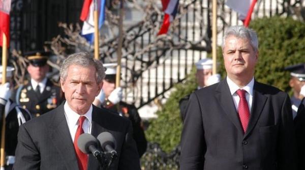 romania dupa 20 de ani de nato adrian nastase despre ce s a intamplat cu adevarat pe peluza casei albe din acel moment romania inceta sa mai fie o zona gri