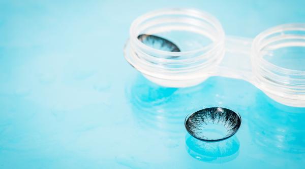 truc periculos pe internet depozitarea lentilelor de contact in apa minerala chat gpt demonteaza trucul si atentioneaza consecinte grave pentru sanatatea ochilor