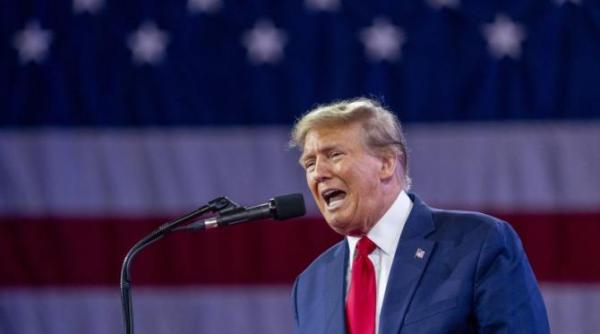 trump este ironizat de biden pentru ca a luat acasa doua trofee de la propriul sau club de golf din florida