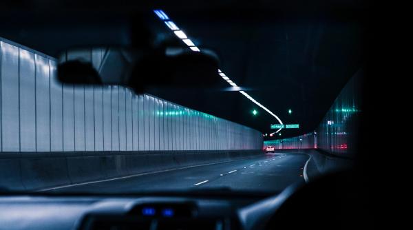 accident la pasajul unirii doua persoane au fost ranite dupa coliziunea unei motociclete