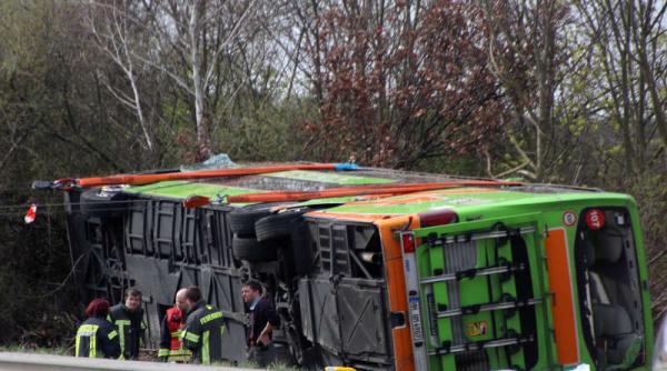 accident grav in germania cel putin 5 oameni au murit dupa ce un autocar flixbus s a rasturnat