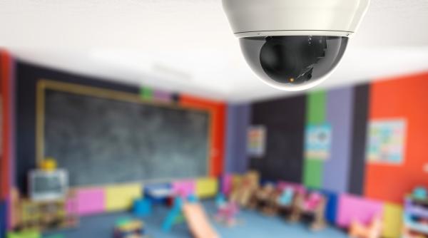 ce spun romanii despre camerele de supraveghere in scoli ar fi trebuit sa am si eu s au intamplat foarte multe incidente cazurile de violenta sunt peste tot