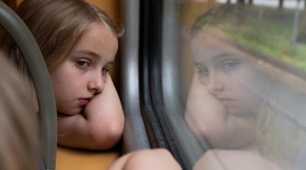 locuitorii evacuati din donetsk care incearca sa se intoarca acasa nu sunt lasati sa si aduca copiii