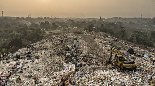 in ultimii 3 ani in romania a existat un singur dosar de arderi ilegale trimis in judecata noi pierdem ani din viata din cauza poluarii si cei care ne otravesc nu patesc nimic