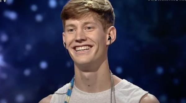 porter ballard americanul care a ridicat publicul in picioare la romanii au talent andi sper ca e limpede pentru toata lumea ca avem un mare atlet in fata noastra