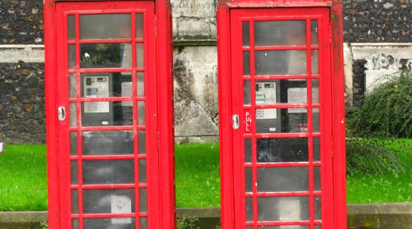 celebrele cabine telefonice rosii din anglia se transforma in street hub uri cu dotari hi tech cum vor fi folosite de acum inainte