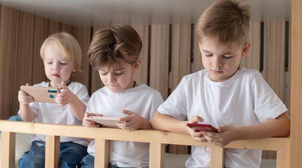 riscurile la care se expun copiii care au contact timpuriu cu tehnologia baban sunt foarte periculoase