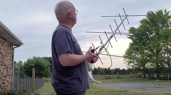 cum a reusit un radioamator sa comunice cu astronautii de pe statia spatiala internationala ssi dupa ce a prins semnal din greseala cu o antena artizanala video