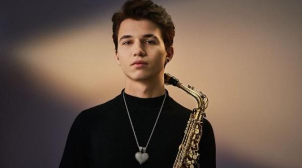 lucian 19 ani tatal meu mi a zis ca ar prefera sa afle ca sunt in puscarie decat sa afle ca sunt gay