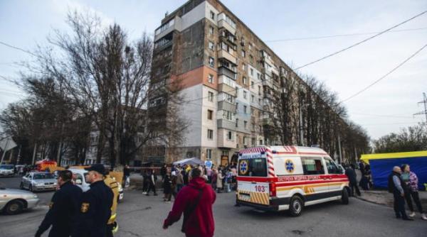orasul dnipro din ucraina vizat de un atac rusesc cel putin 18 raniti printre care si copii promisiunea lui zelenski dupa atac foto