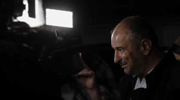 silvestru sosoaca saltat de pe strada de politisti pentru ca s ar fi apropiat prea mult de diana sosoaca