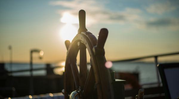 accident naval pe bratul chilia au fost trimise ambarcatiuni si elicoptere 4 victime printre care si un copil