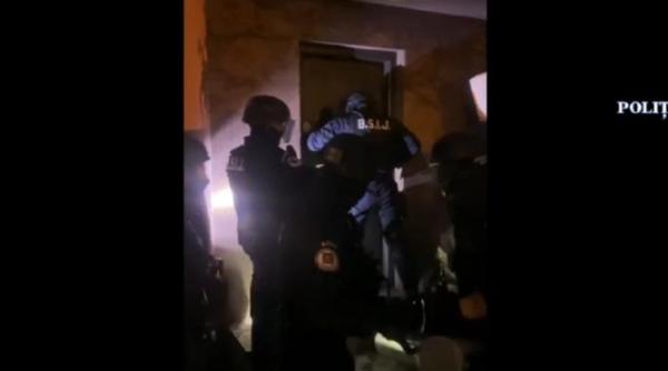 constituirea unui grup infractional organizat vizata de procurorii diicot perchezitii intr un dosar de camata si trafic de persoane foto