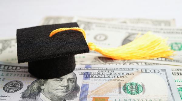 biden sterge peste 7 miliarde de dolari din datoriile studentilor inainte de alegeri