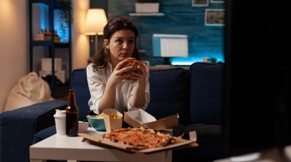 mancatul la ore tarzii poate avea efecte negative asupra sanatatii avertizeaza cercetatorii de la harvard