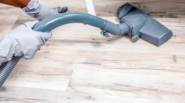 regele charles angajeaza o noua menajera salariul i a socat pe fanii familiei regale