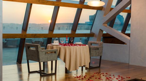 robert de niro isi deschide hotel pe litoralul marii negre la 100 km de vama veche