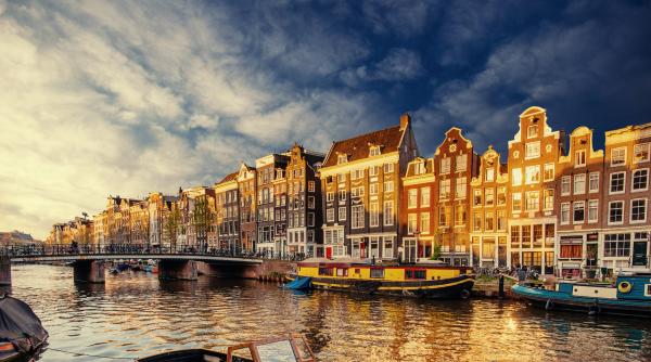 olandezii din amsterdam nu mai vor turisti construirea de noi hoteluri interzisa in oras