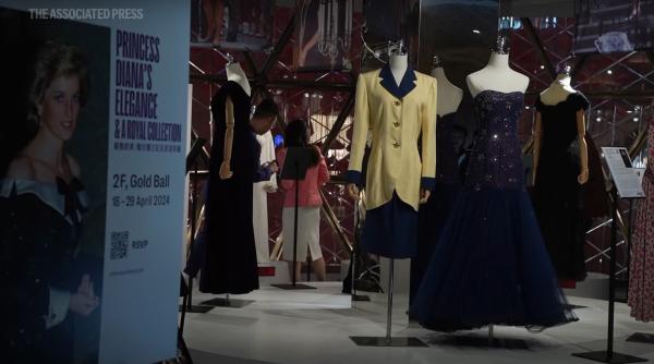 o jacheta galbena pe care printesa diana a purtat o in hong kong in 1989 scoasa la licitatie