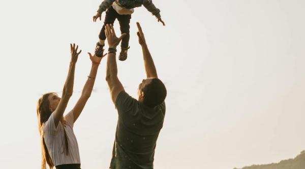 anca bold martin lectie pentru orice parinte in urma experientelor din brazilia danemarca si qatar cum vede educatia unui copil un roman plecat de mult din tara