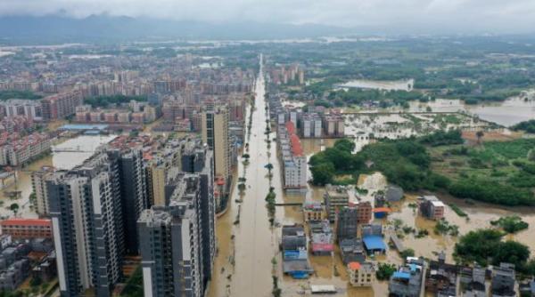 inundatii masive in china aproape 60 000 de persoane evacuate video
