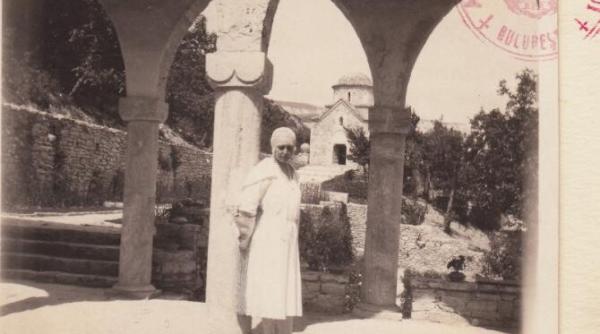 tabloul unei femei necunoscute pastrat la cernauti s a dovedit a fi un portret extrem de valoros al reginei maria a romaniei foto in articol