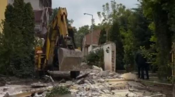 marea reusita a lui fritz al nostru in lupta cu clanurile si mafia imobiliara din timisoara a daramat un gardulet