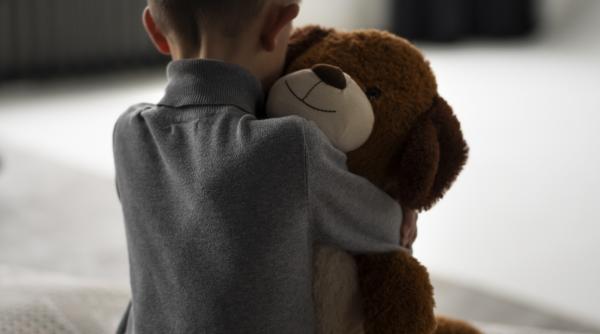 copil de 6 ani marfa de 8 000 de lei pentru un neamt val valcu parintii ar trebui decazuti din drepturi sa ia autoritatea statului acest copil din familia care a fost dispusa sa l vanda